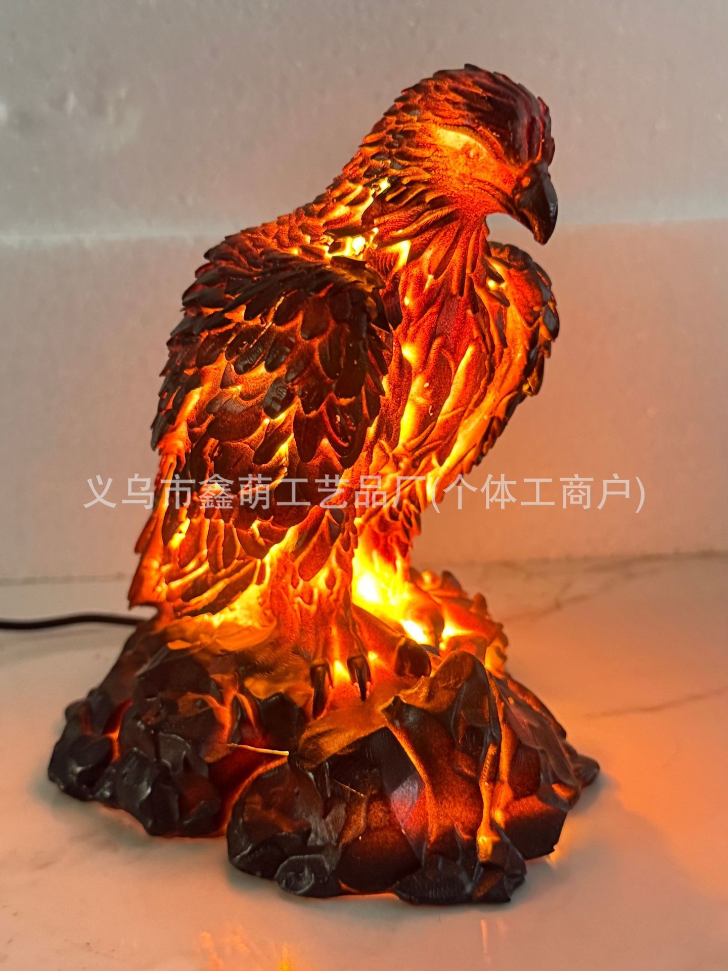 LED Illuminated Melting Eagle  - đánh giá và giá Resin Art Lamp